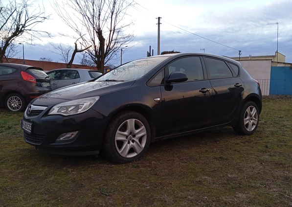 Opel Astra cena 21999 przebieg: 197000, rok produkcji 2011 z Oborniki małe 137